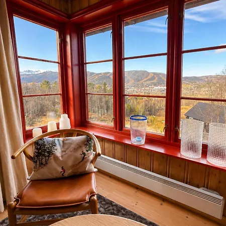 Spacious With Beautiful Views *