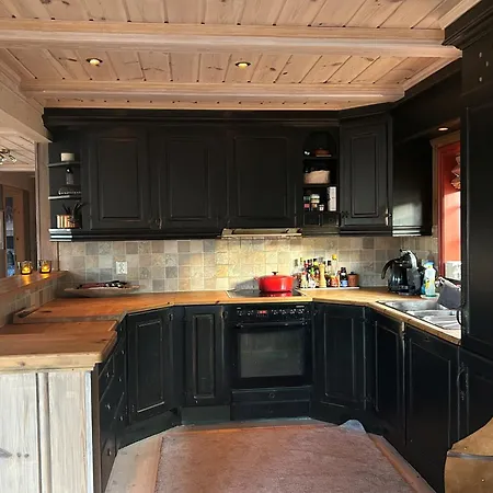 Spacious With Beautiful Views *