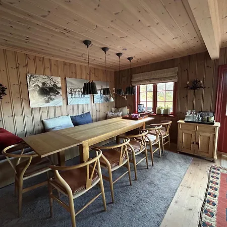 Spacious With Beautiful Views *